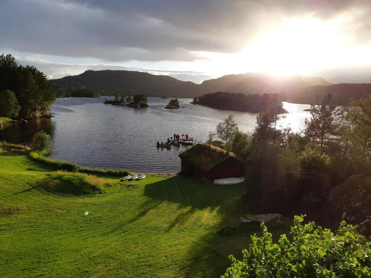 Teigen Leirstad, Feriehus Og Hytter Eikefjord Exteriör bild